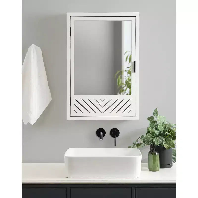 Pensile da parete bianco in legno Chevron con specchio, anta singola, 3 ripiani