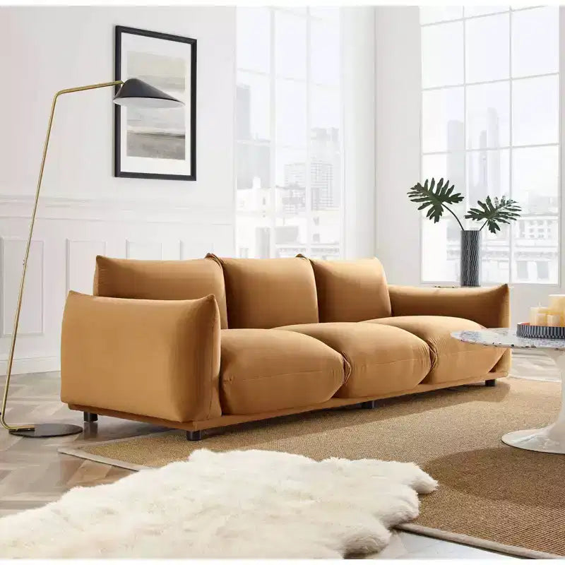 Divano in velluto color cognac, stile moderno, posti a sedere fino a 4